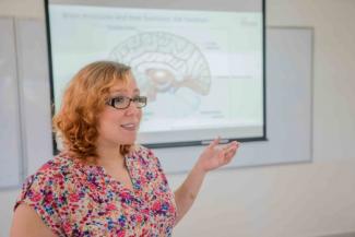 Maria B. Carreira giving le